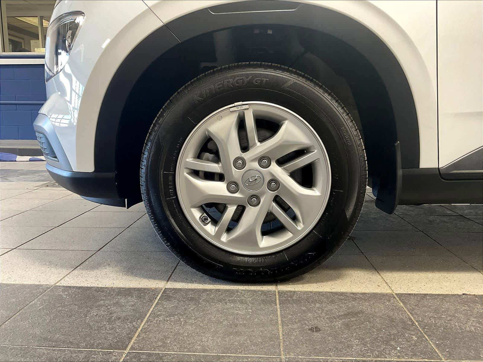Used 2025 Hyundai Venue SE image 7