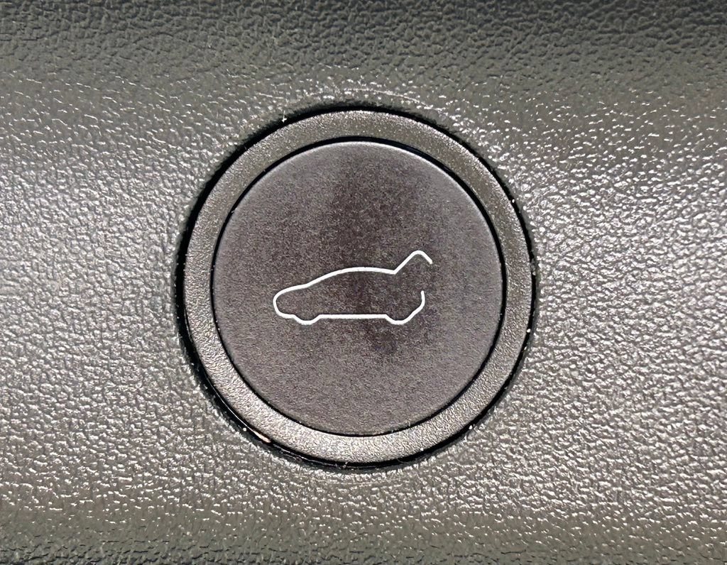 Used 2024 Tesla Model Y 2WD image 13