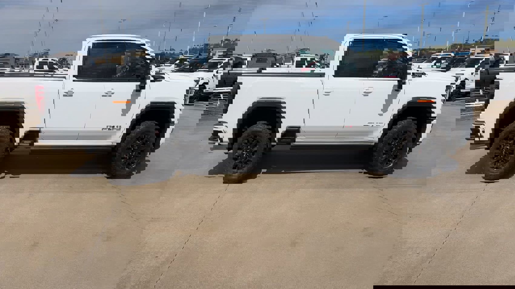 Used 2024 GMC Sierra 2500 AT4 w/ AT4 Premium Plus Package image 2