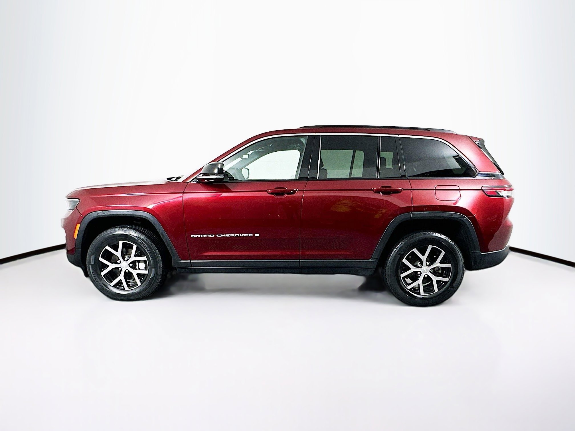 Used 2024 Jeep Grand Cherokee Limited image 4