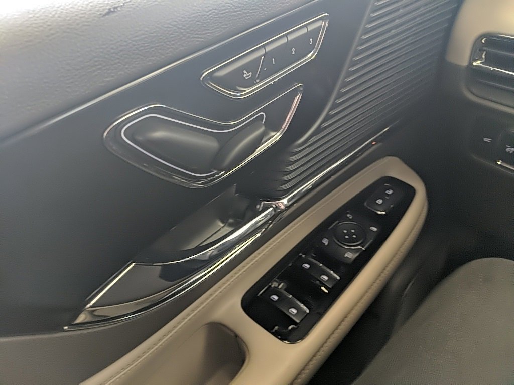 Certified 2021 Lincoln Corsair FWD w/ Equipment Group 101A image 24