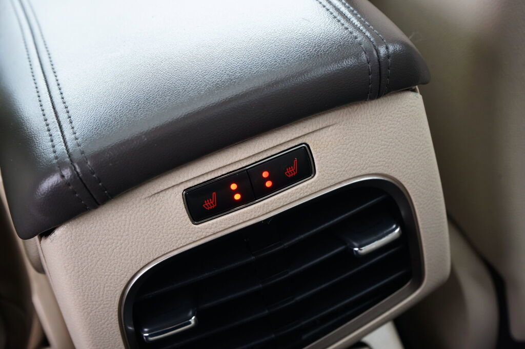 Used 2018 Lincoln MKZ Select w/ Technology Package image 16