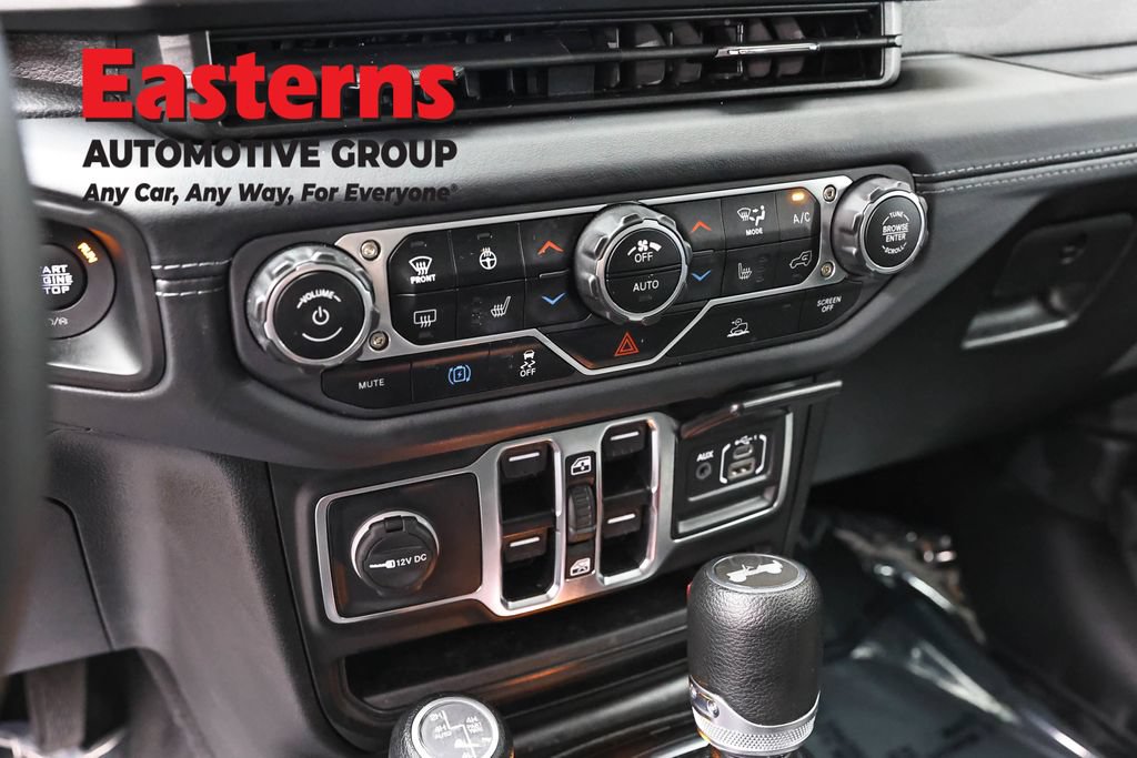 Used 2025 Jeep Wrangler Unlimited Sahara AWD/4WD image 20