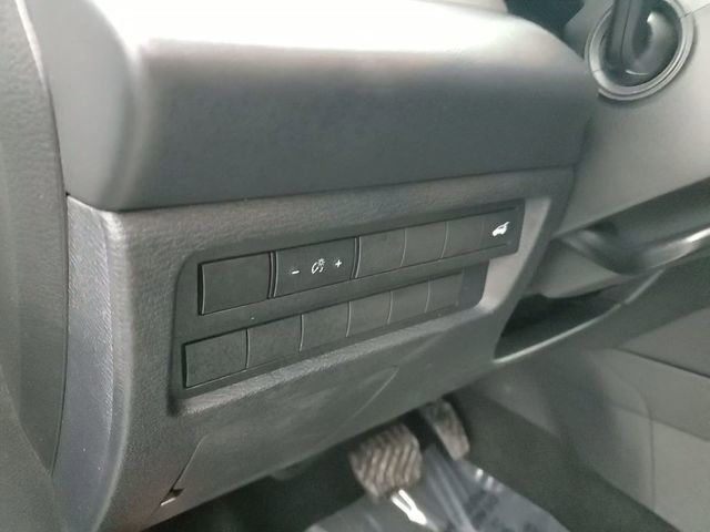 Used 2023 Mitsubishi Outlander SE image 11