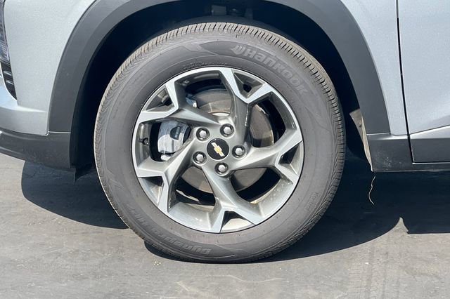 Used 2025 Chevrolet Trax LT w/ LT Convenience Package image 35