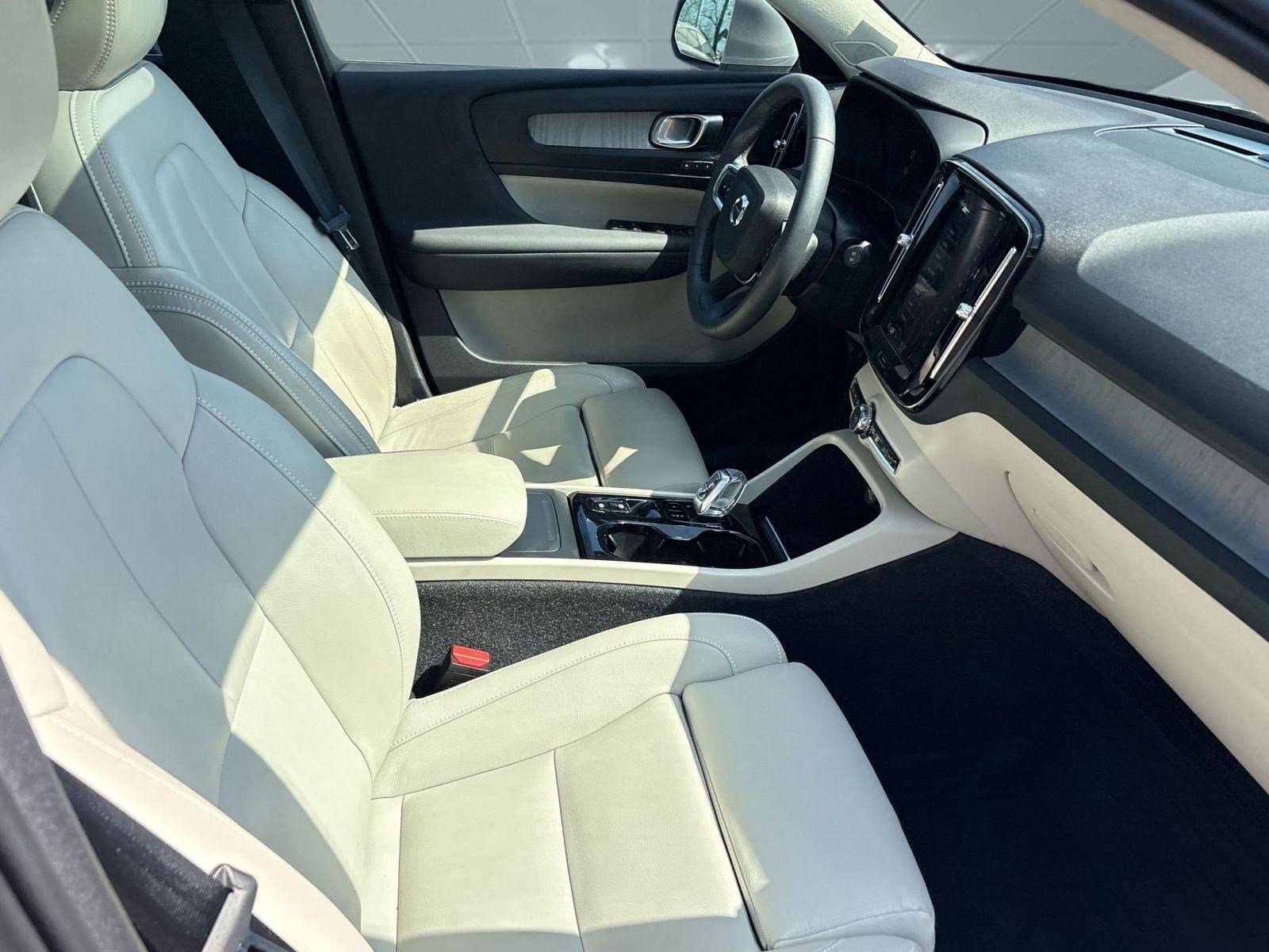 Certified 2024 Volvo XC40 B5 Plus w/ Protection Package Premier image 29