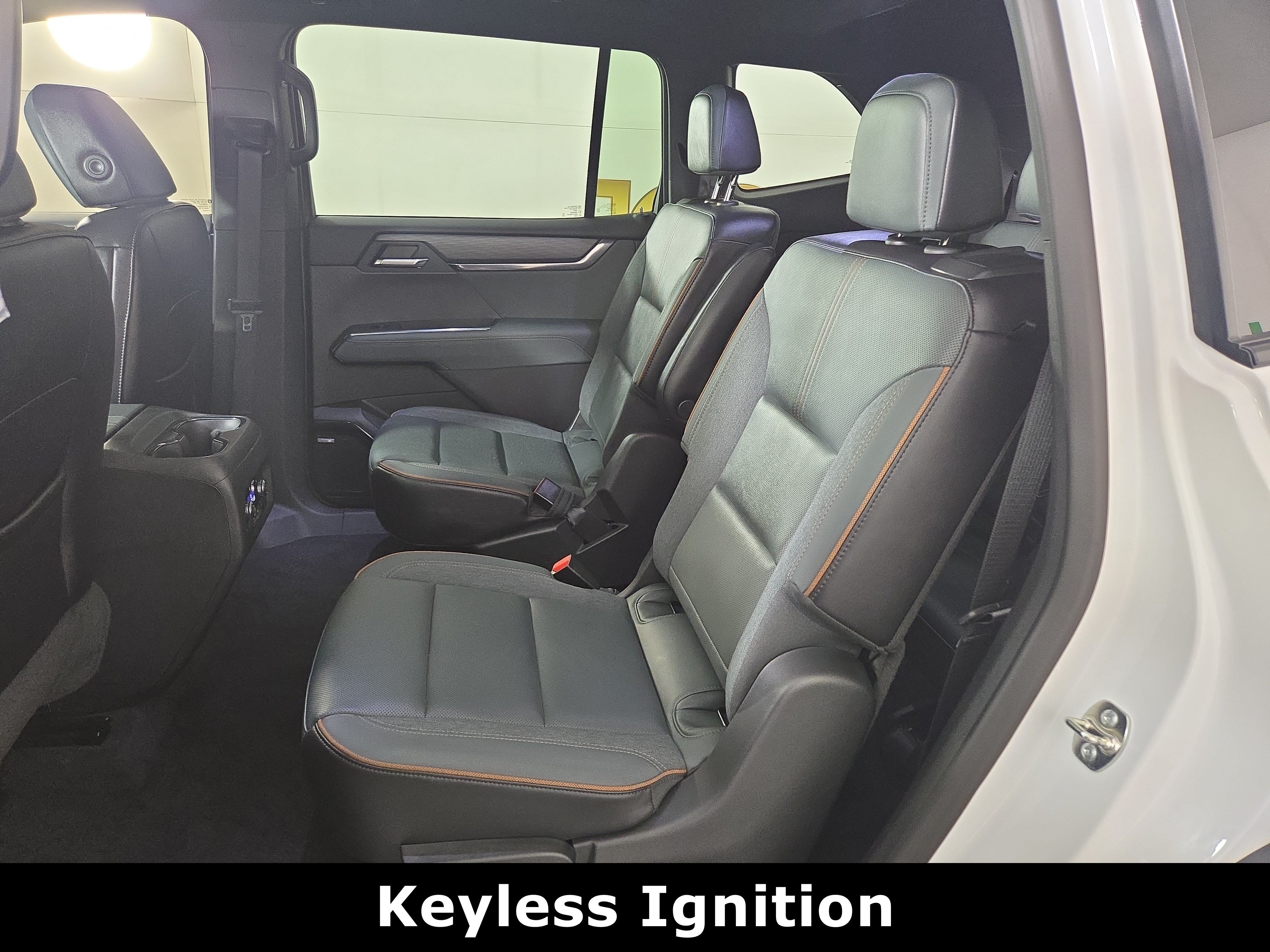 Used 2025 GMC Acadia AT4 w/ Luxury Package AWD/4WD image 12