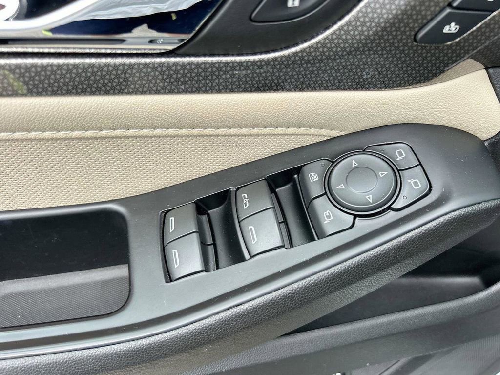 Used 2022 Chevrolet Traverse Premier image 24