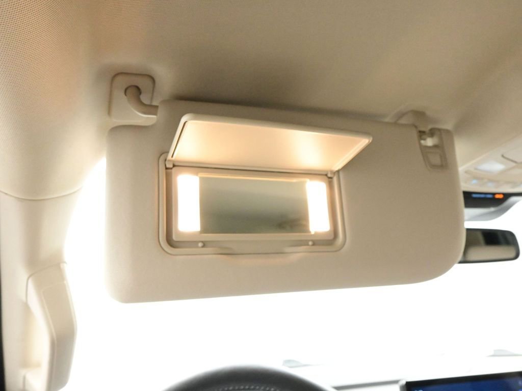 Used 2024 Ford Expedition XLT image 26