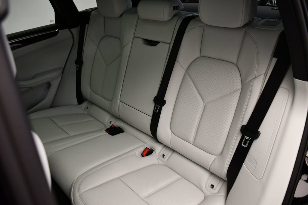 Certified 2026 Porsche Macan Turbo AWD/4WD image 46