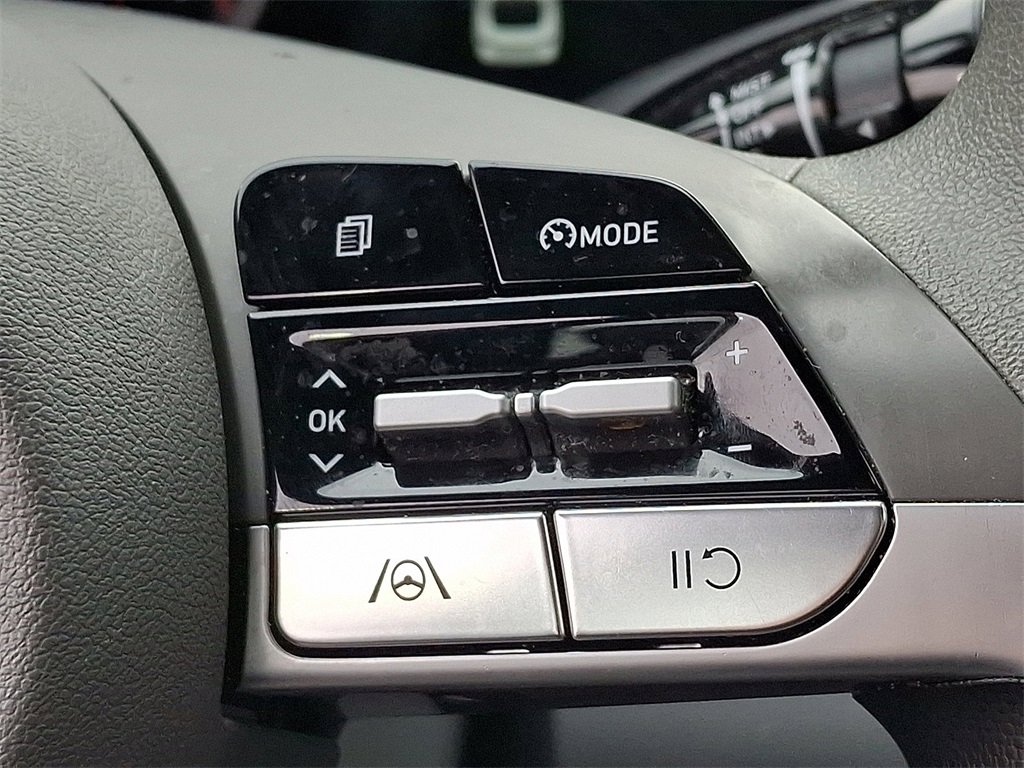 Used 2023 Hyundai Elantra SEL image 22