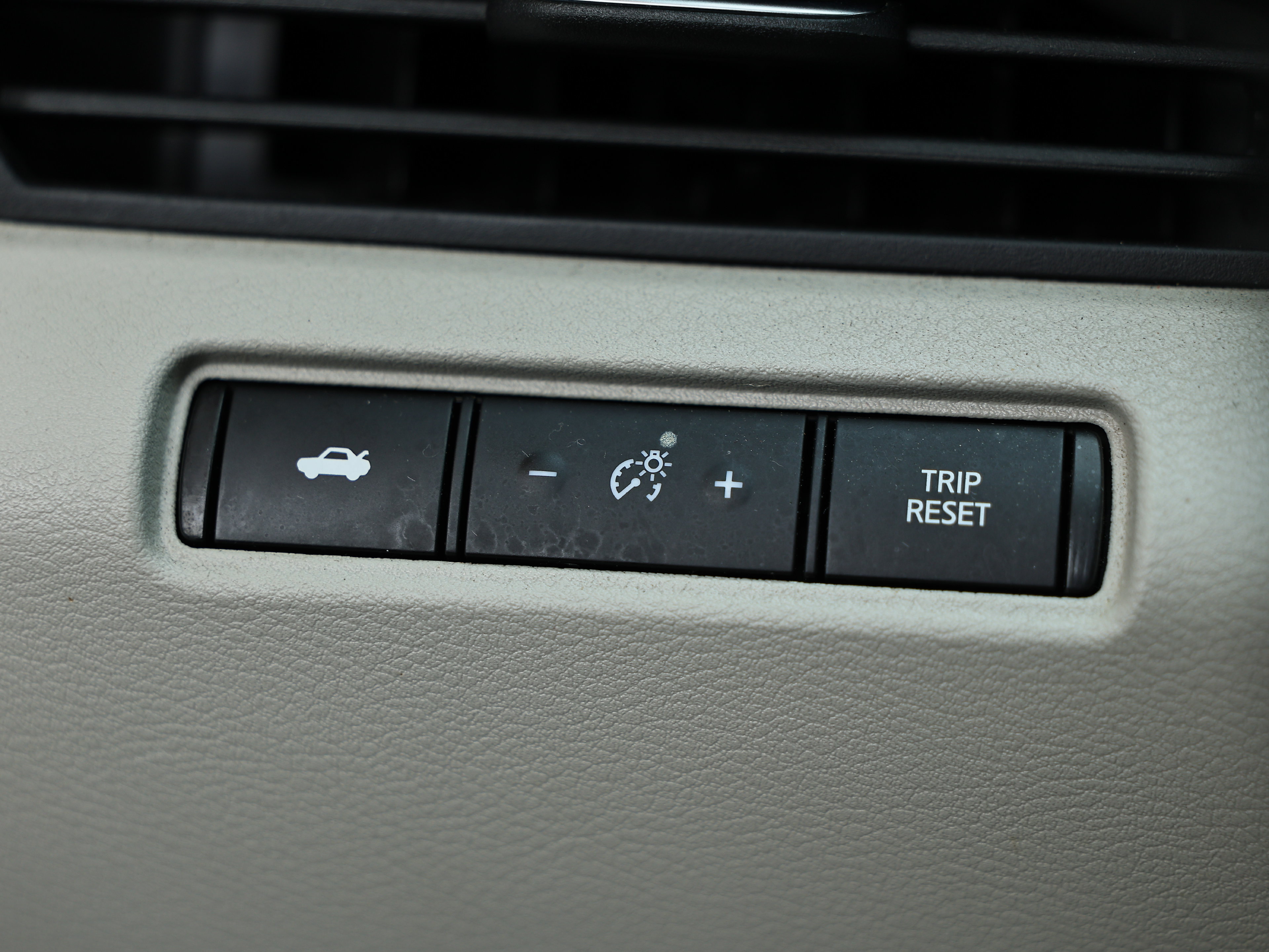 Used 2025 Nissan Altima 2.5 SV FWD image 18