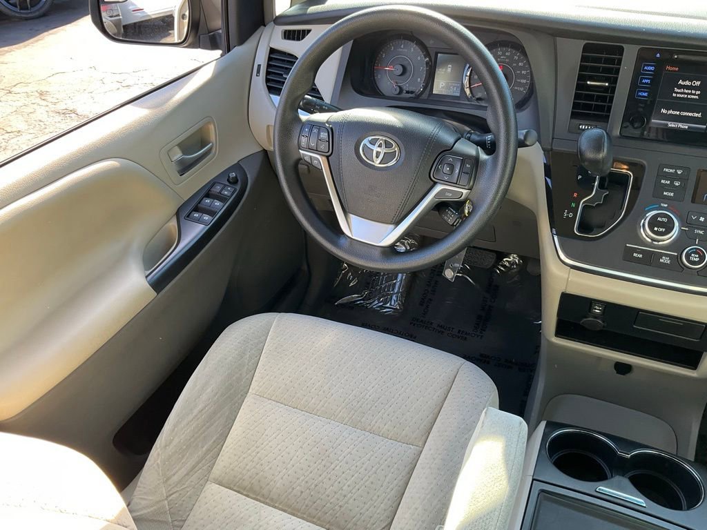 Used 2015 Toyota Sienna LE image 38