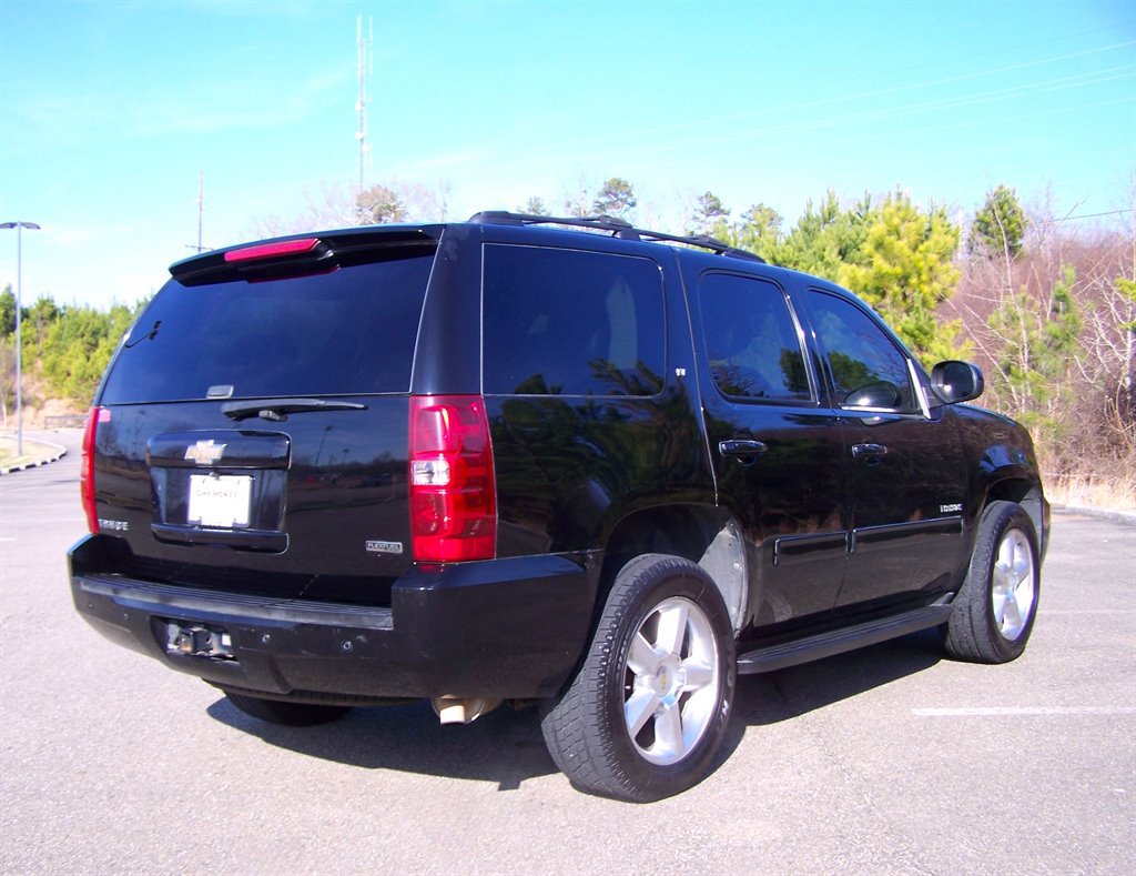 Used 2011 Chevrolet Tahoe LT RWD image 2