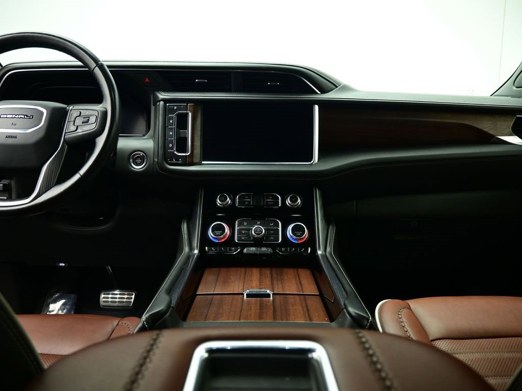 Used 2023 GMC Yukon XL Denali Ultimate image 11