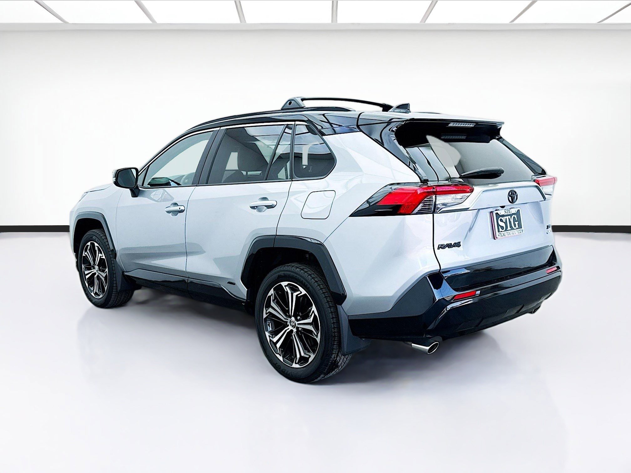 Used 2025 Toyota RAV4 XSE image 6