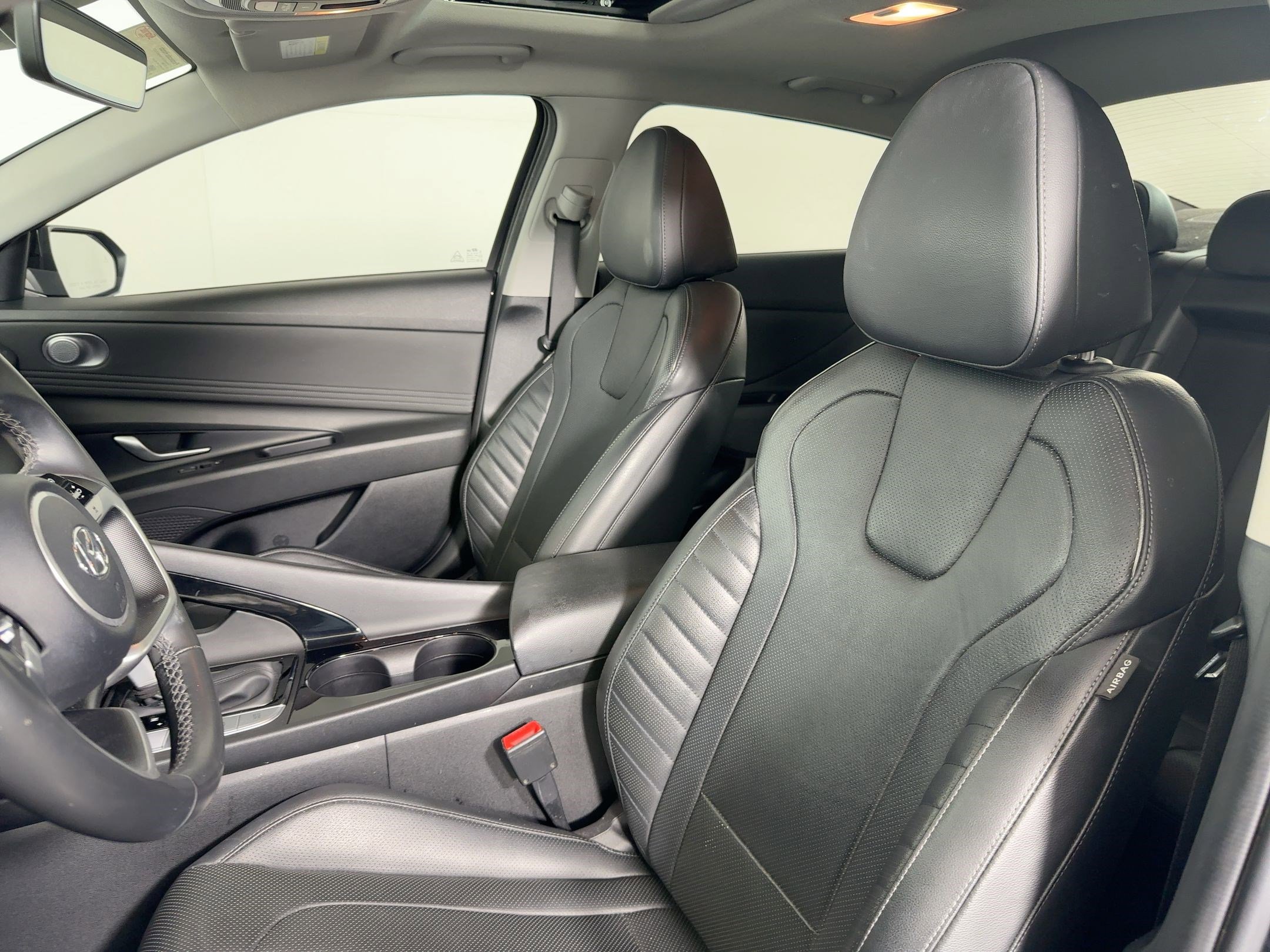 Used 2023 Hyundai Elantra Limited image 22