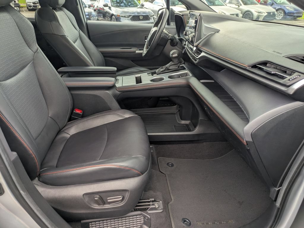 Used 2024 Toyota Sienna XSE FWD image 23
