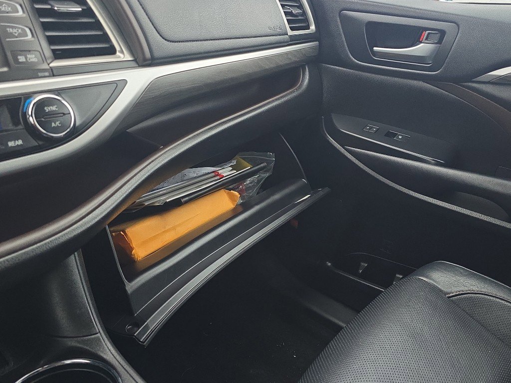 Used 2018 Toyota Highlander Limited Platinum image 31