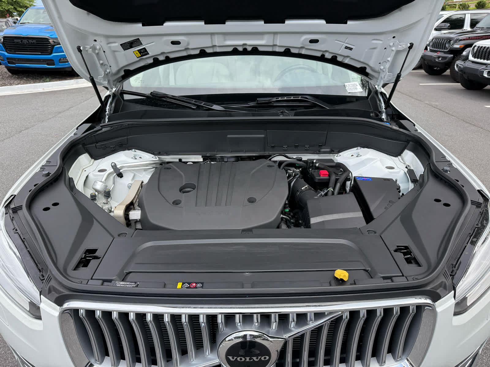 Used 2025 Volvo XC90 B5 Plus w/ Protection Package Premier AWD/4WD image 29