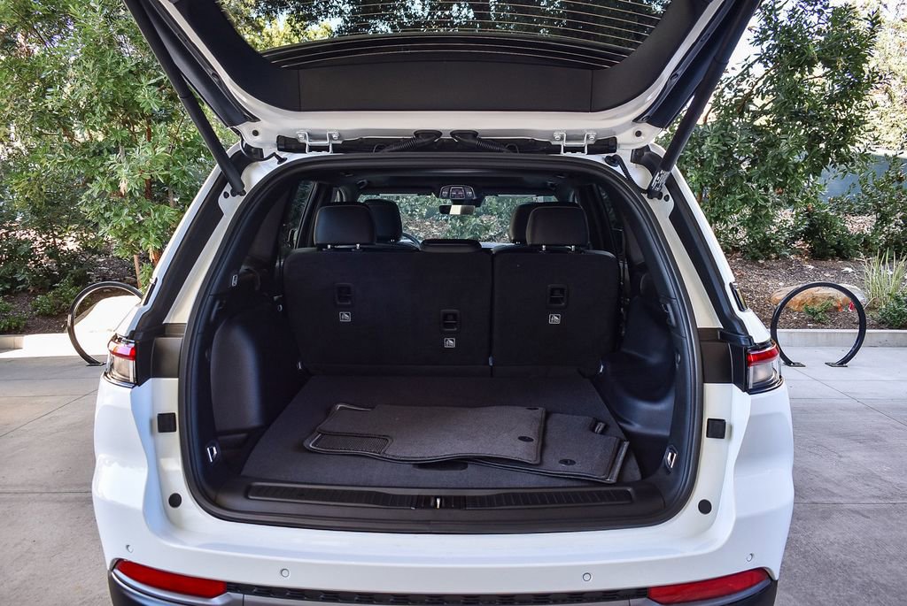 New 2026 Jeep Grand Cherokee Altitude AWD/4WD image 26