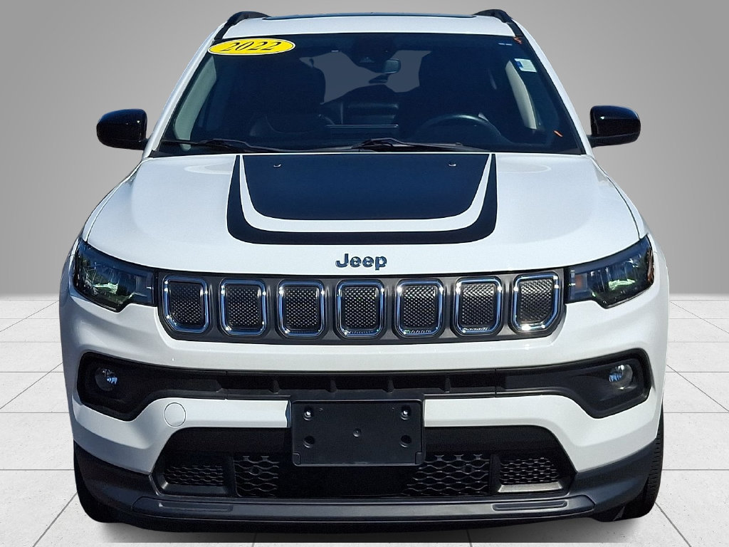 Used 2022 Jeep Compass Latitude w/ Sun and Sound Group AWD/4WD image 3