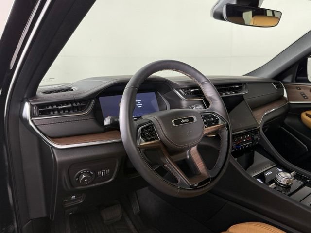 Used 2025 Jeep Grand Cherokee L Summit w/ Obsidian Package AWD/4WD image 5
