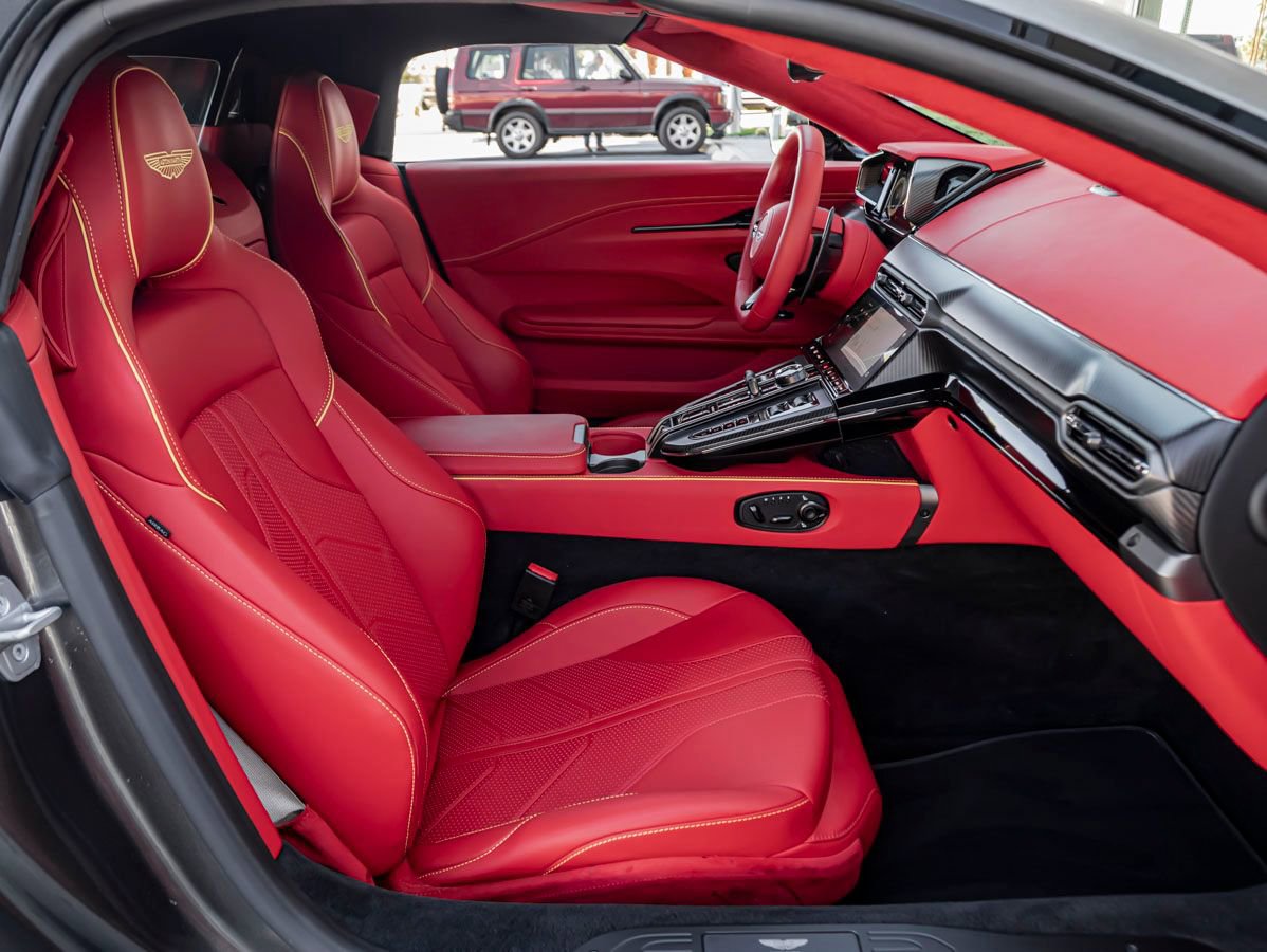 Used 2026 Aston Martin V8 Vantage Coupe RWD image 22