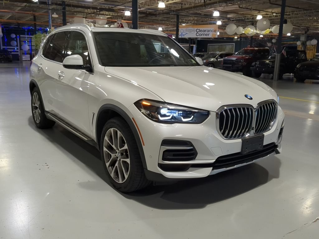 Certified 2023 BMW X5 xDrive40i w/ Premium Package AWD/4WD image 5