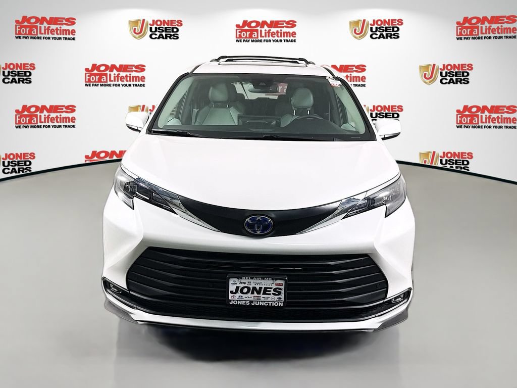 Certified 2025 Toyota Sienna XLE AWD/4WD image 13