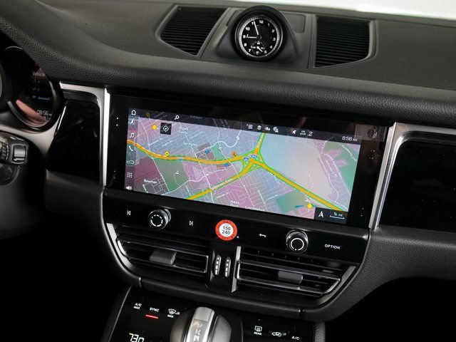 Certified 2026 Porsche Macan AWD/4WD image 18
