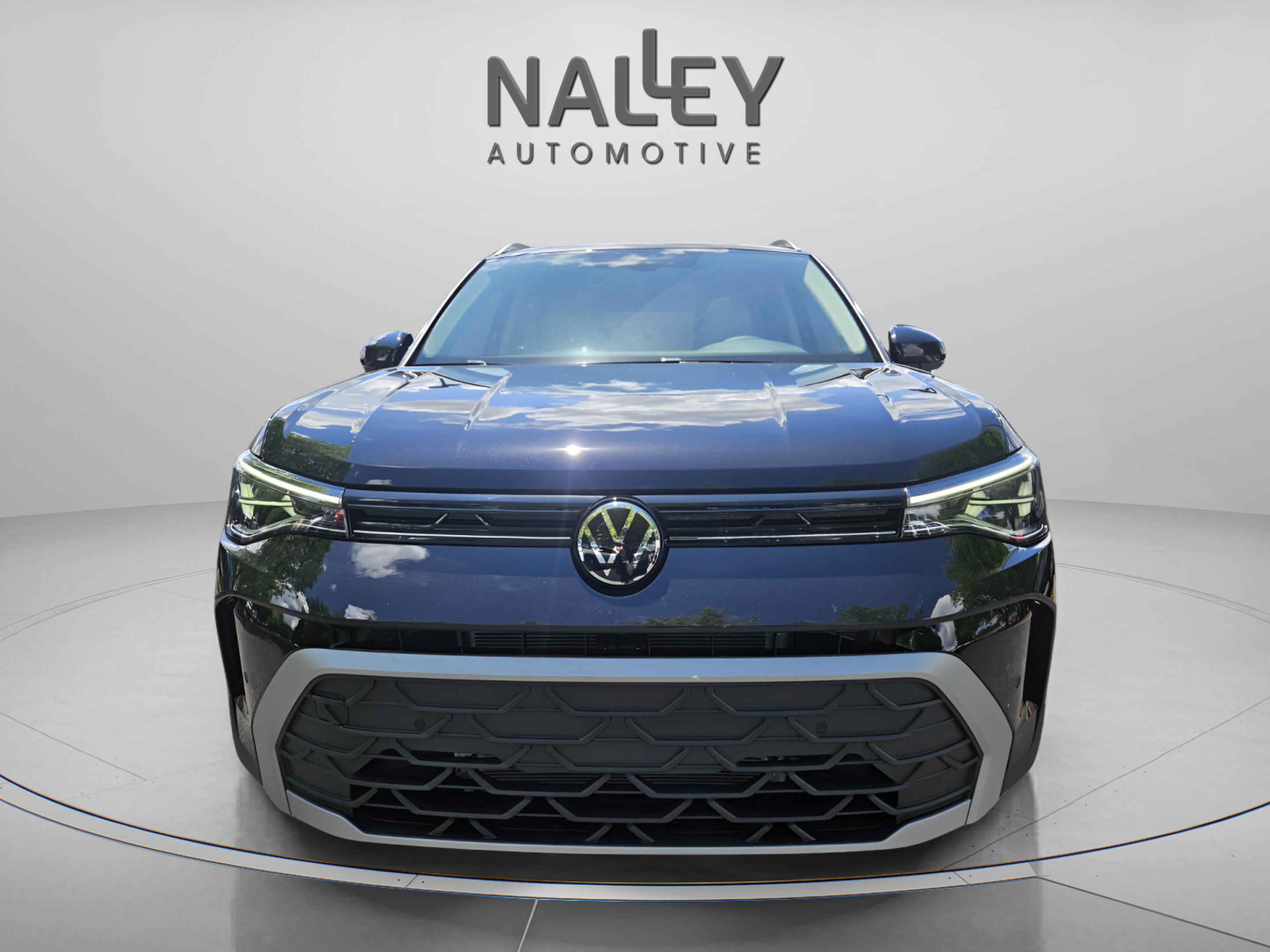 New 2025 Volkswagen Taos SE image 8