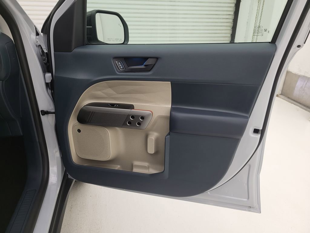 Used 2025 Ford Maverick Lariat w/ 4K Tow Package image 39