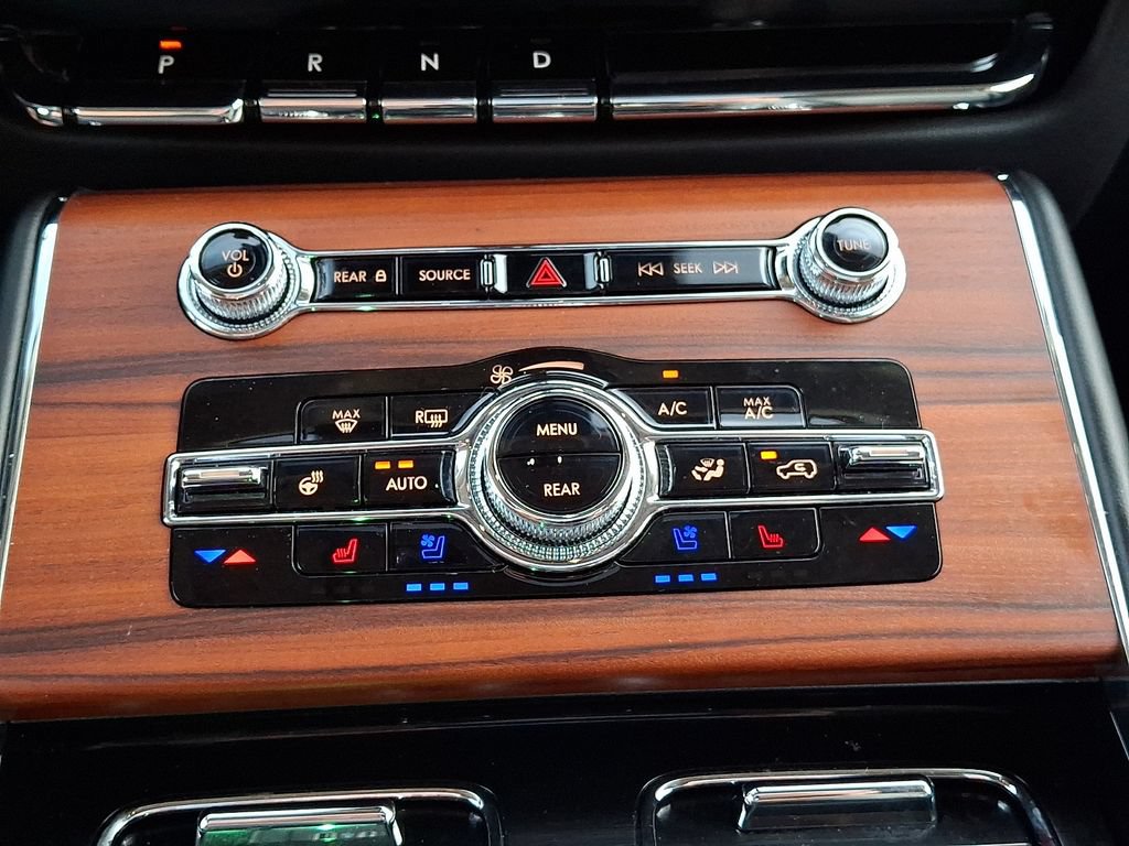 Used 2024 Lincoln Aviator Reserve w/ Equipment Group 201A AWD/4WD image 19
