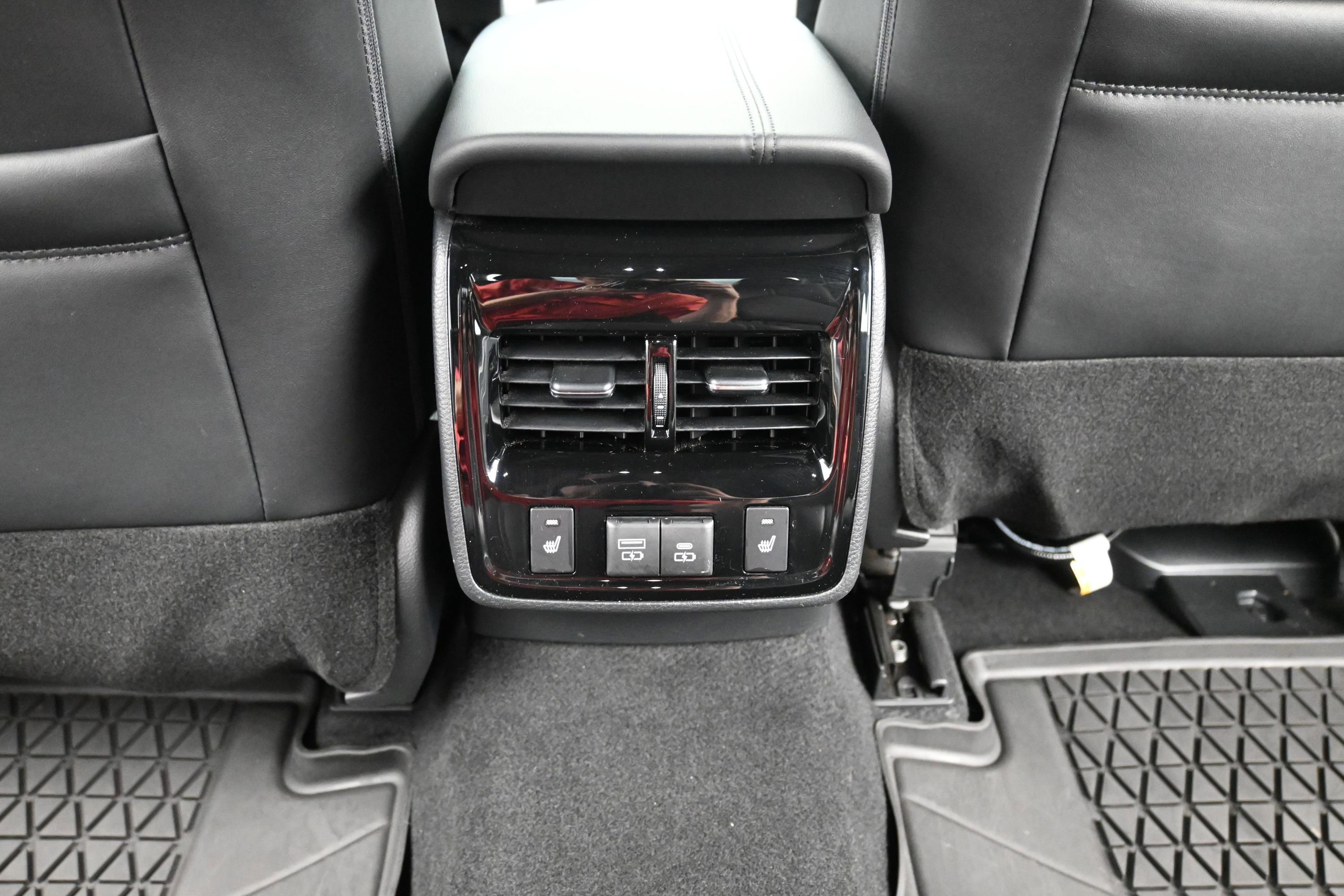 Used 2022 Toyota Avalon Limited w/ Advanced Safety Package FWD image 18