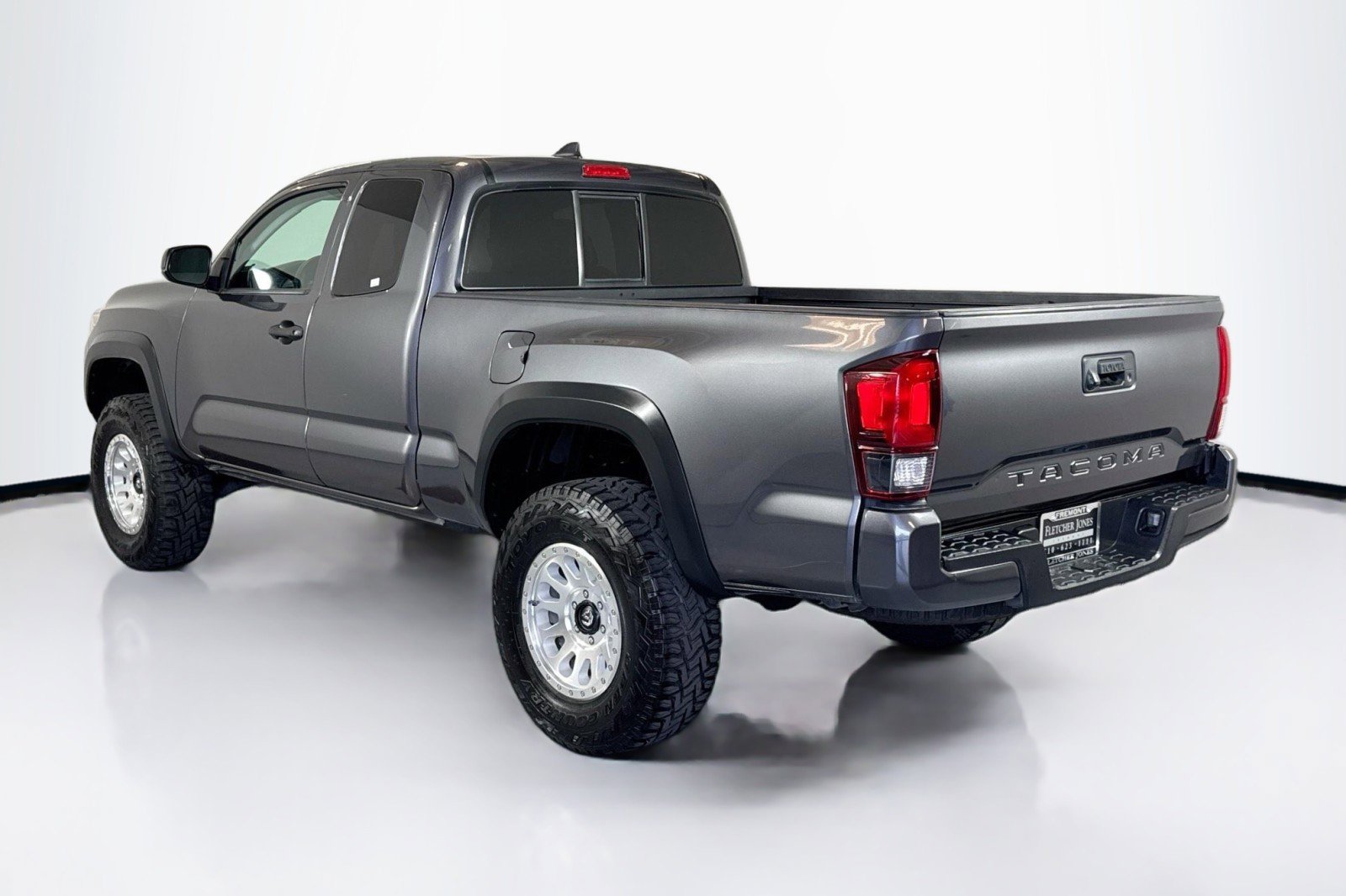 Used 2019 Toyota Tacoma SR w/ SX Package RWD image 7