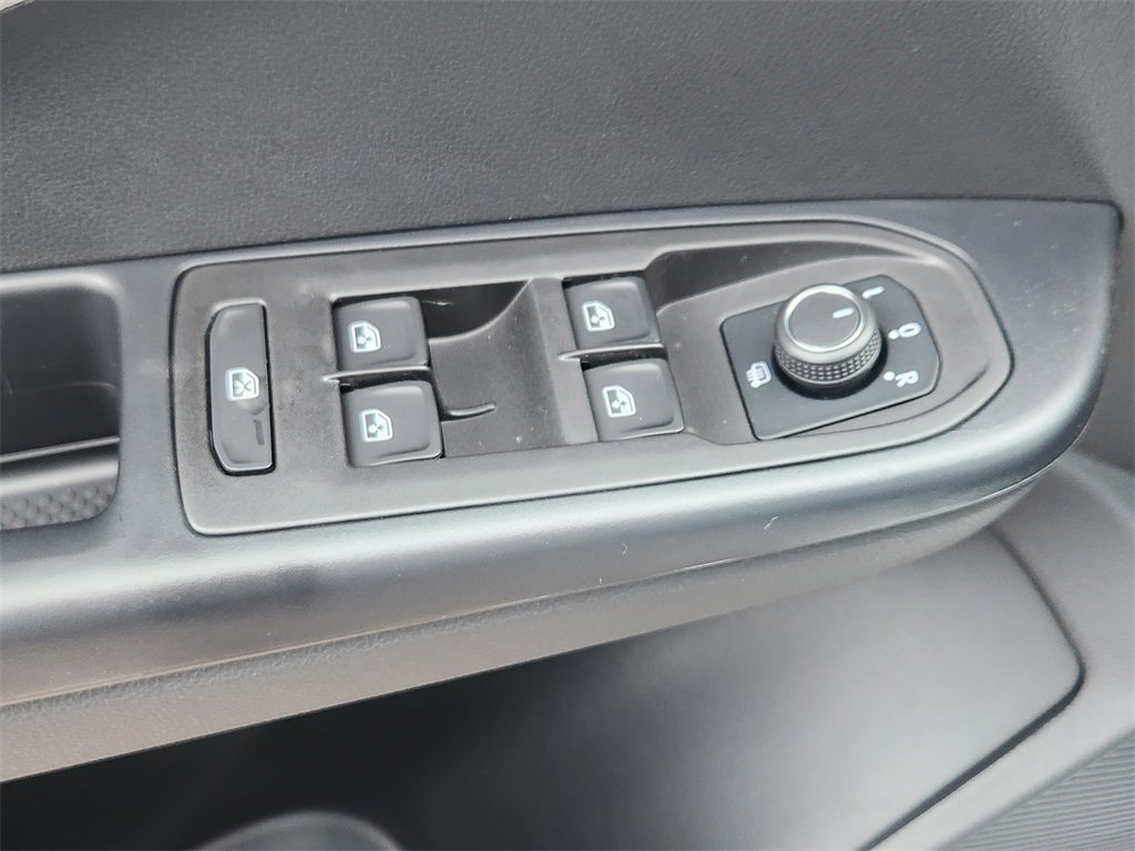 New 2025 Volkswagen Taos S image 5