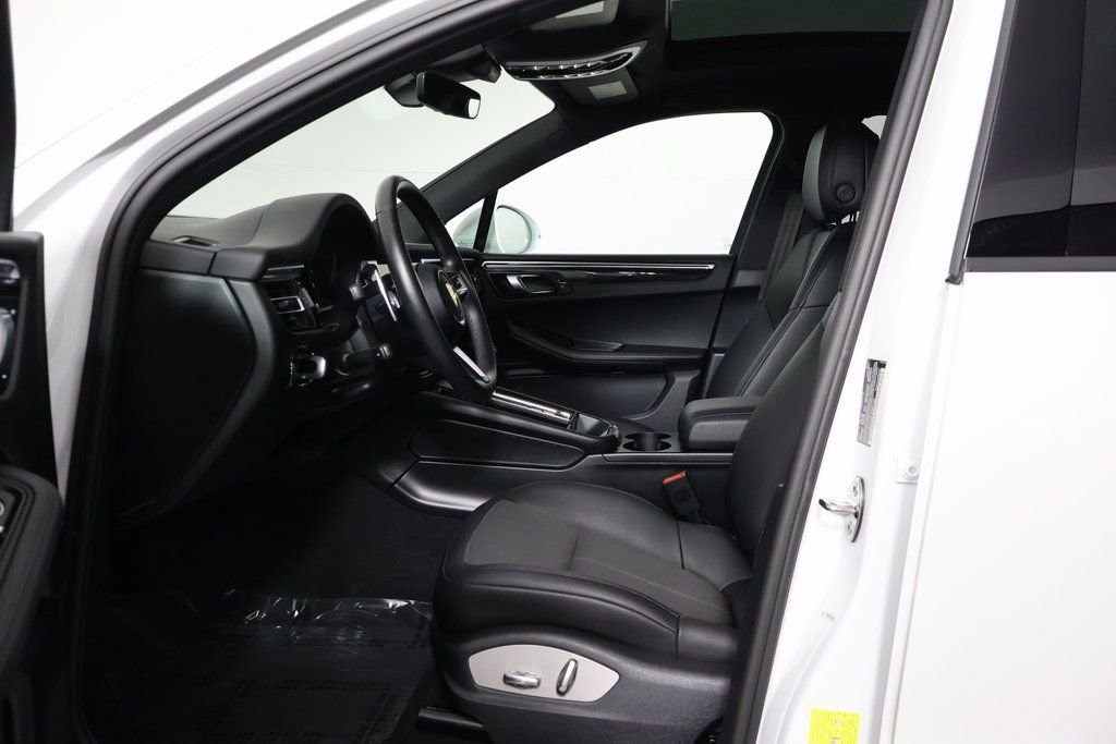 Used 2024 Porsche Macan AWD/4WD image 10