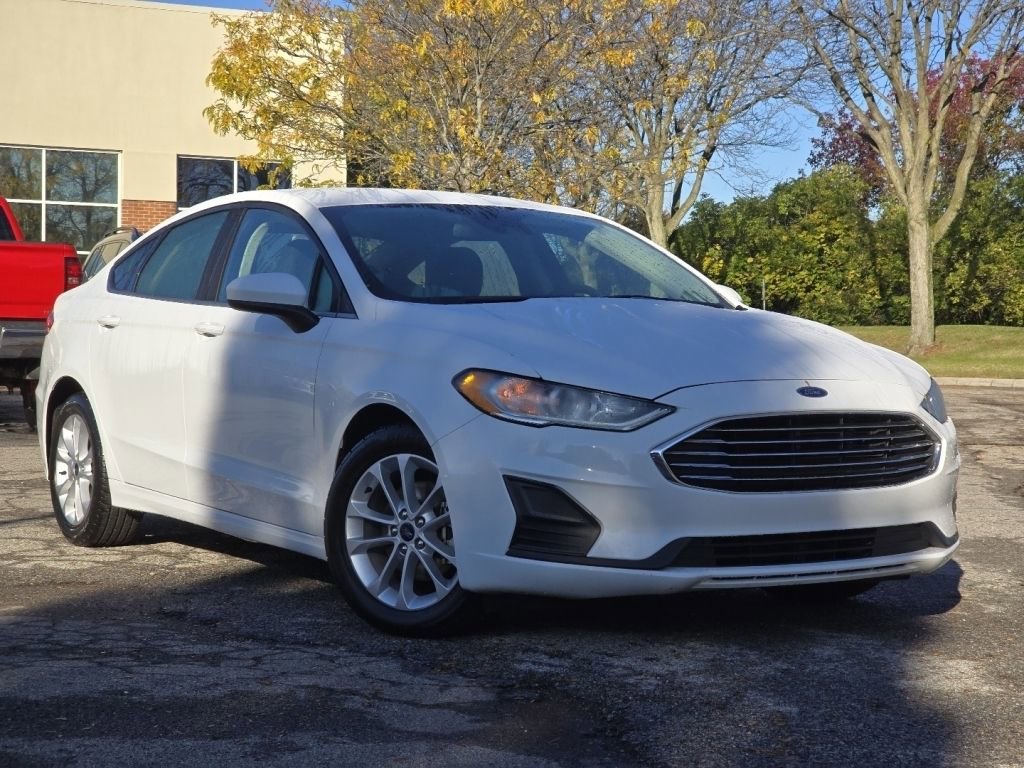 Used 2020 Ford Fusion SE image 2