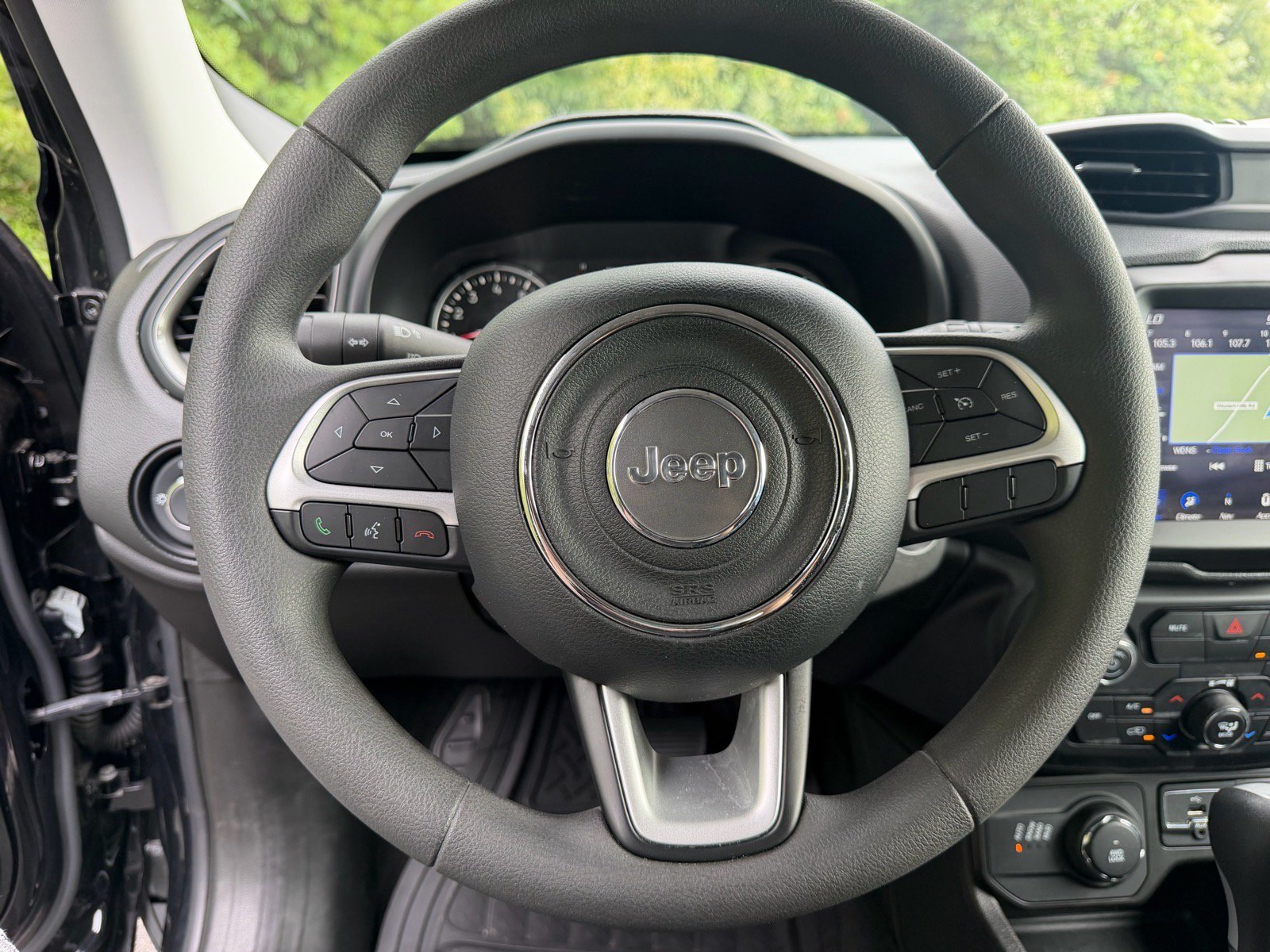 Used 2023 Jeep Renegade Latitude AWD/4WD image 29