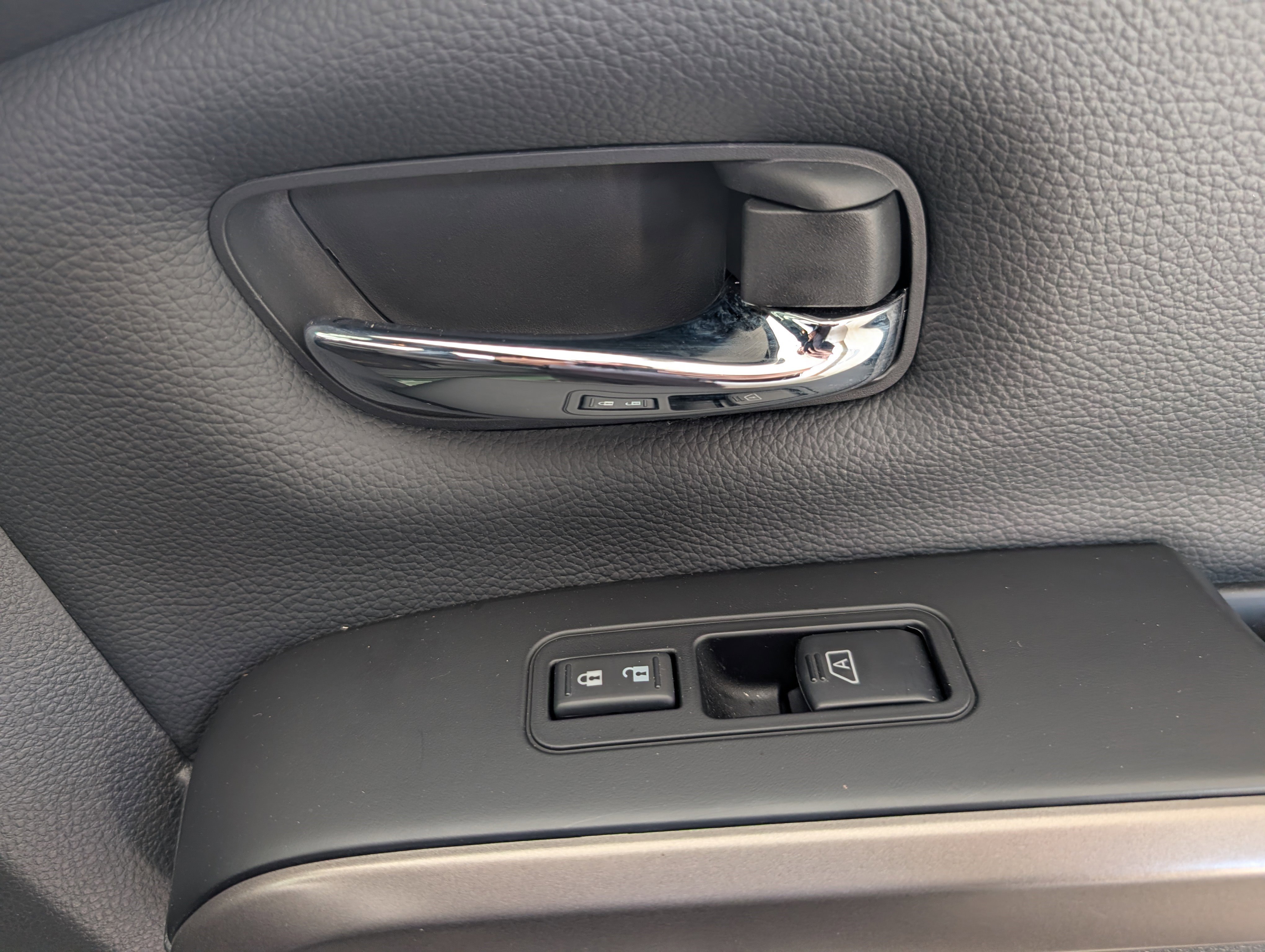 Used 2024 Nissan Titan SV w/ SV Bronze Edition Package image 21