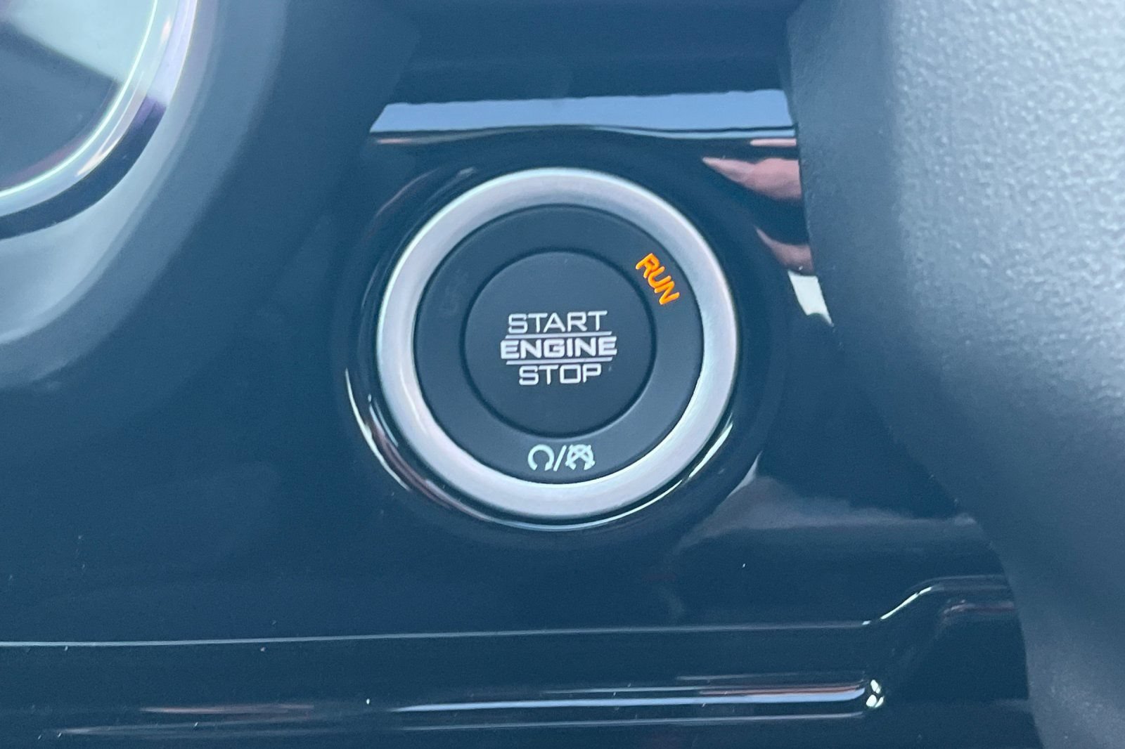 New 2026 RAM 1500 Laramie w/ Night Edition AWD/4WD image 18