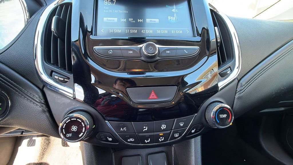 Used 2017 Chevrolet Cruze LT w/ Leather Package image 21