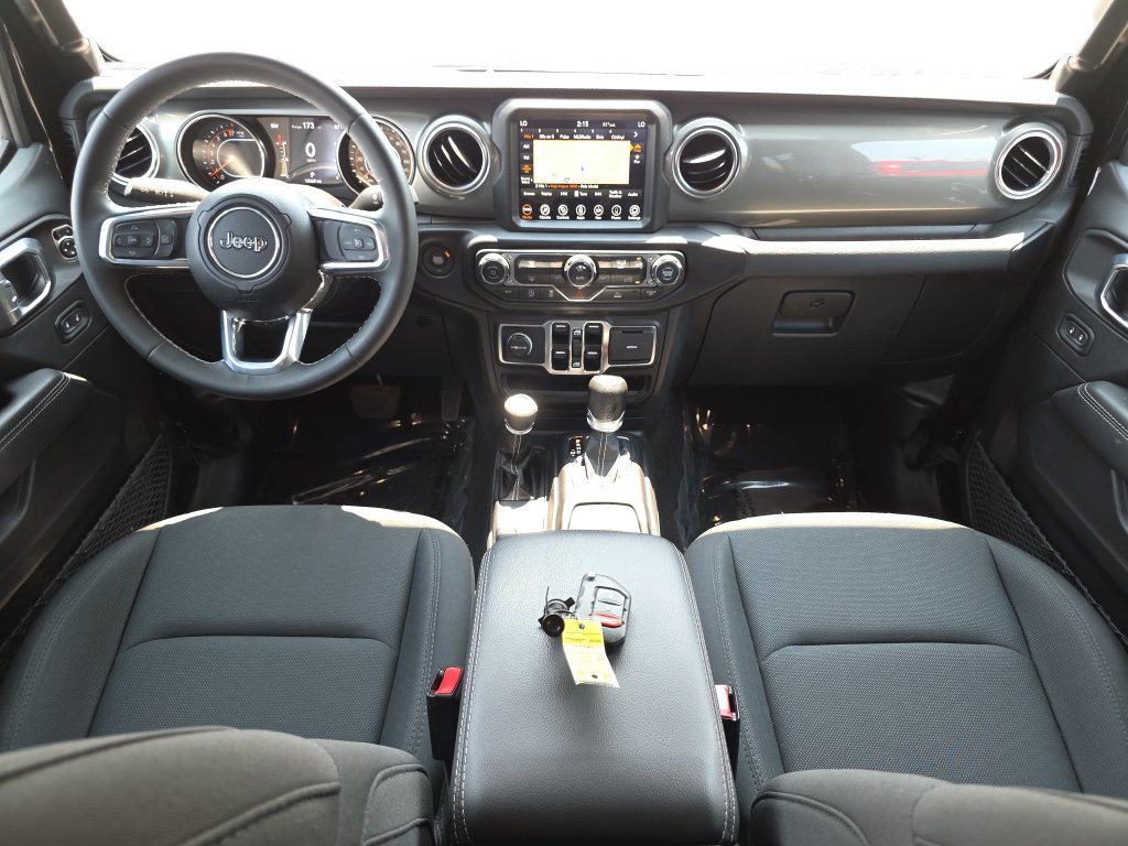 Used 2023 Jeep Gladiator Overland AWD/4WD image 13