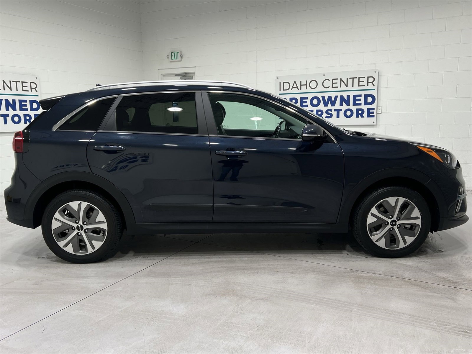 Used 2022 Kia Niro EX image 9