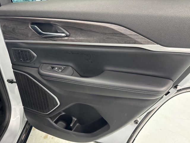 Used 2024 Jeep Grand Cherokee Limited 4xe image 32