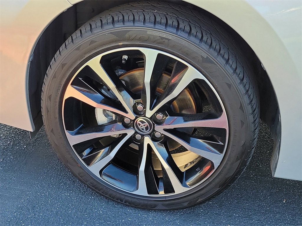 Used 2018 Toyota Corolla SE image 24