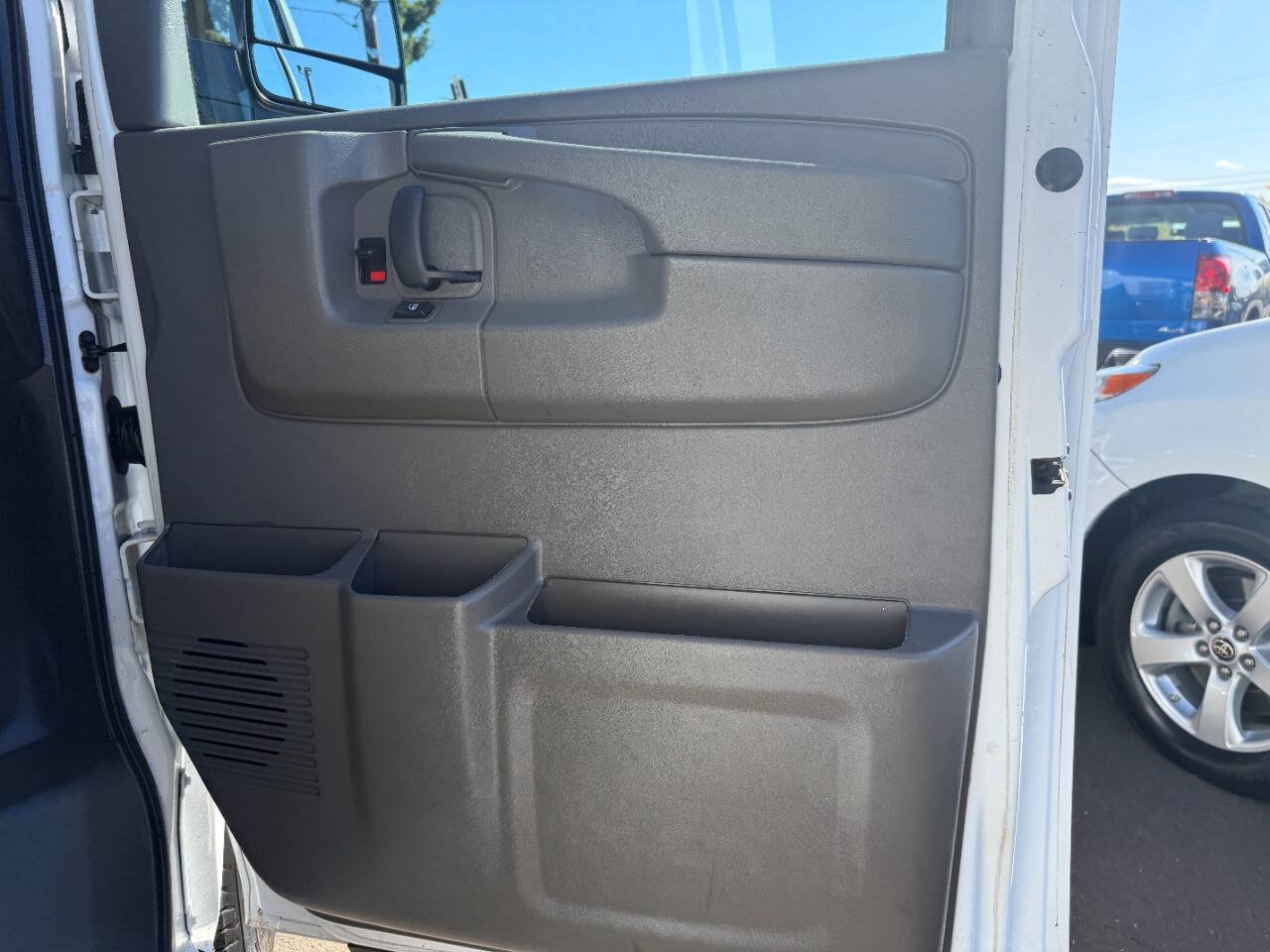 Used 2015 Chevrolet Express 2500 RWD image 27