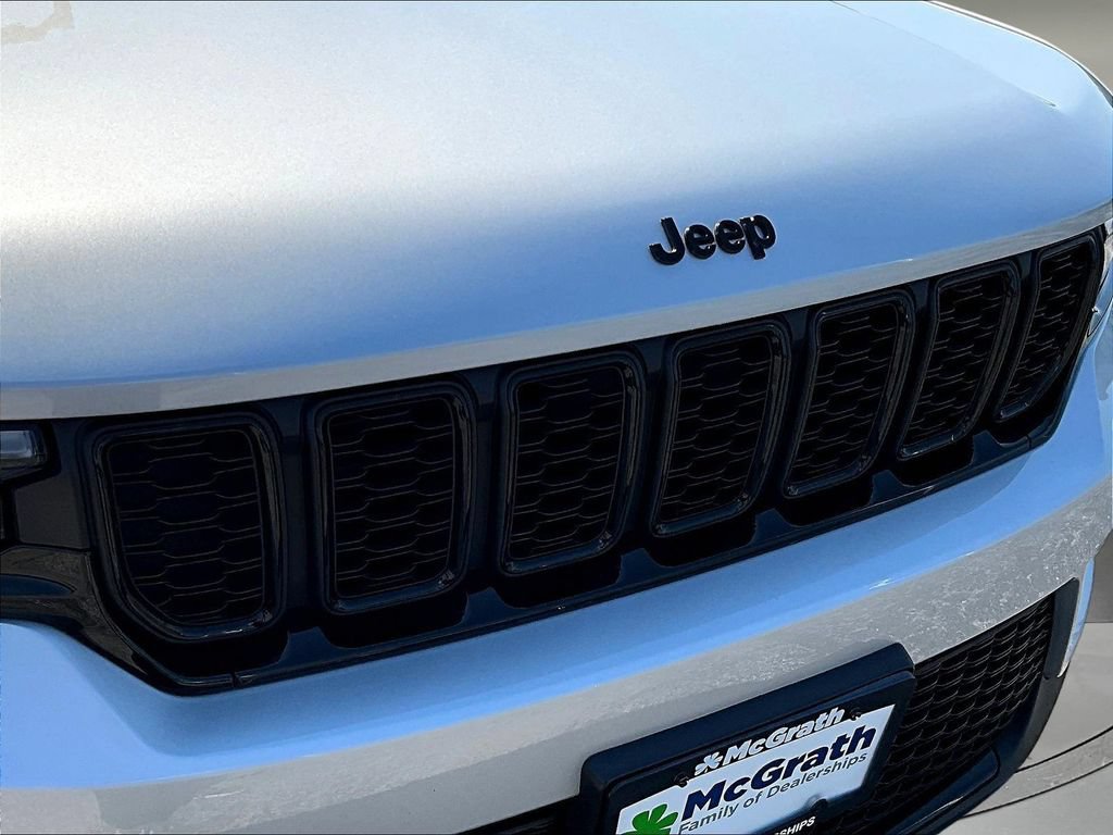 Used 2023 Jeep Grand Cherokee Altitude AWD/4WD image 34