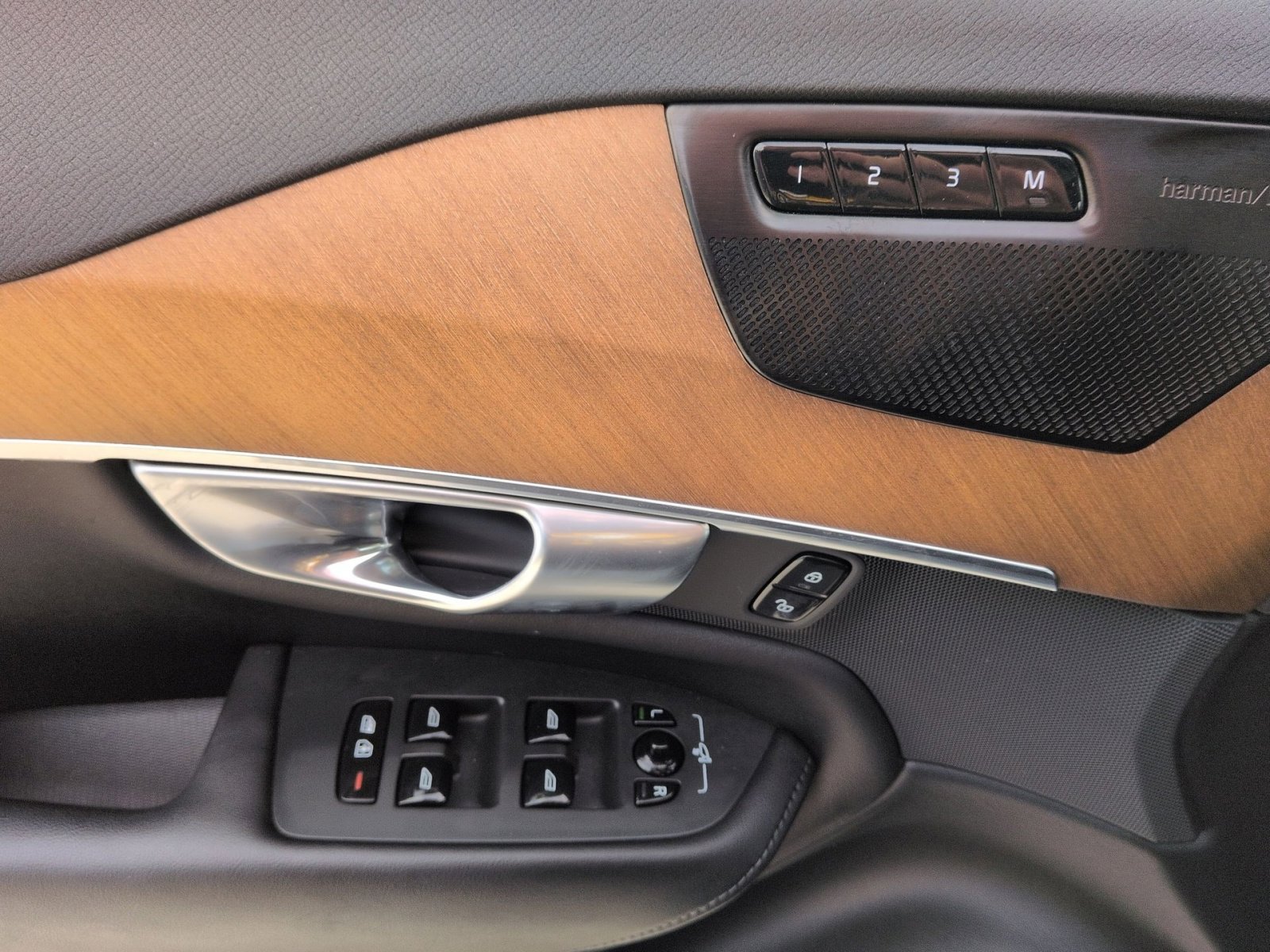 Certified 2023 Volvo XC90 B6 Plus w/ Protection Package Premier image 15